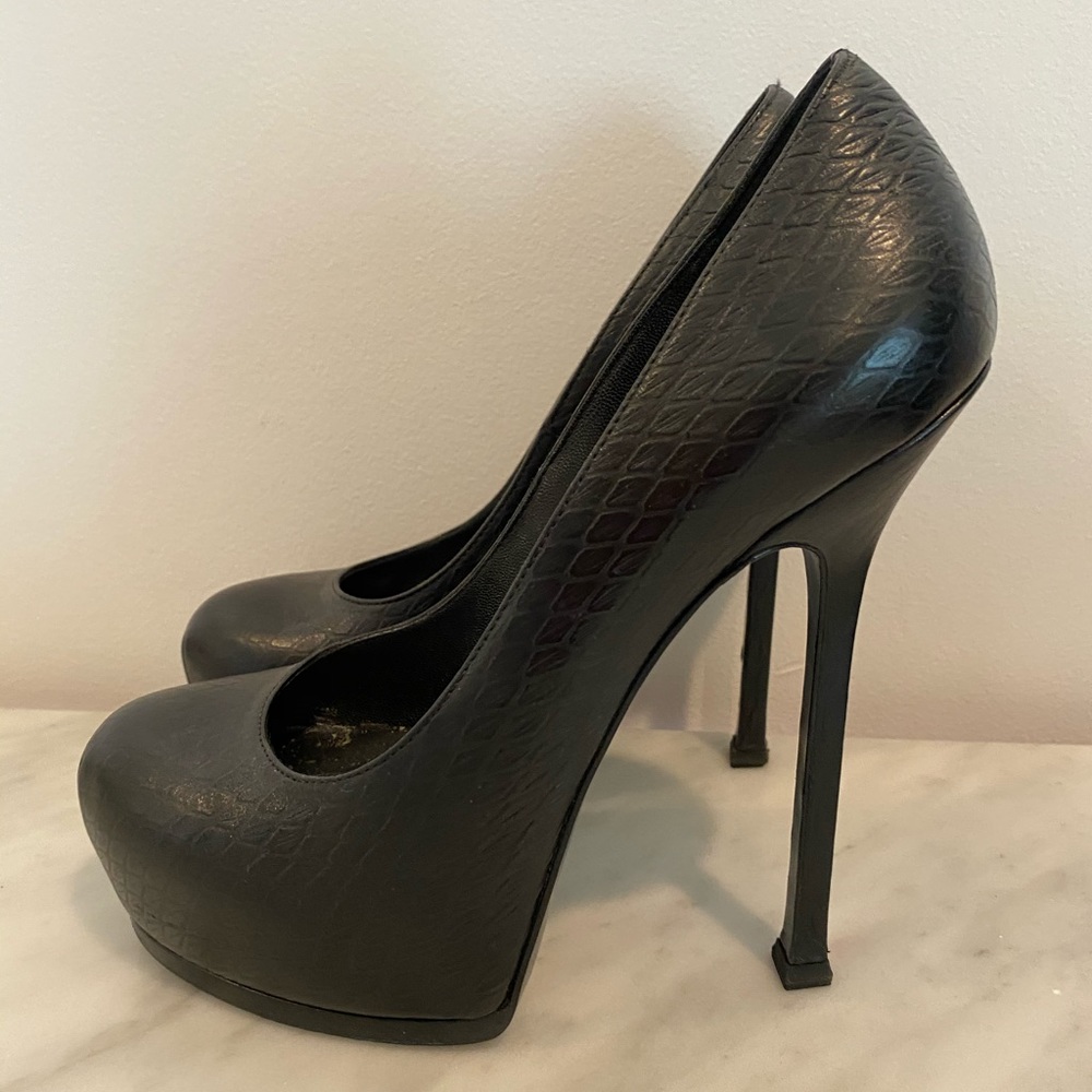 YSL Saint Laurent Tribtoo Snake Platform Pump 37.5